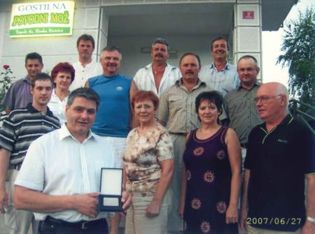 Člani skupščine in novoizvoljen predsednik